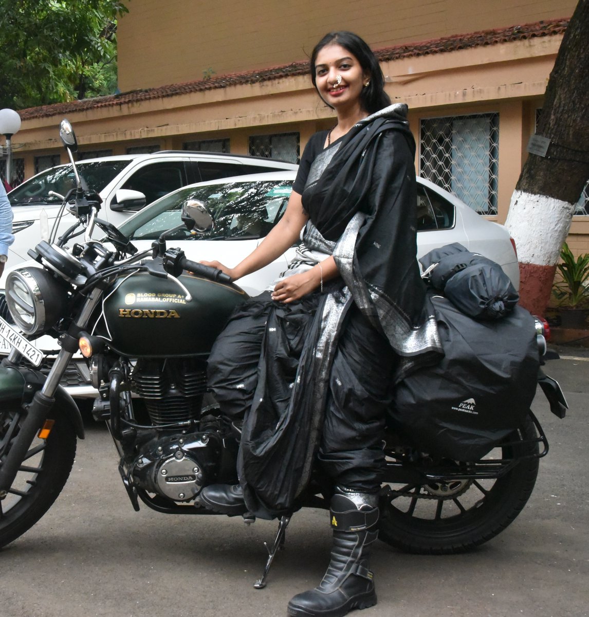 cpsavesoil's tweet photo. Inspired by the #SaveSoil movement, Ramila Latpate began her 100,000-km ride from Pune, where the Hon'ble CM of Maharashtra, Shri Eknath Shinde, acknowledged her efforts. Currently, she is at Isha Yoga Center, Coimbatore, gearing up to continue the ride. 

Kudos to her efforts! https://t.co/ik03j6aZXD