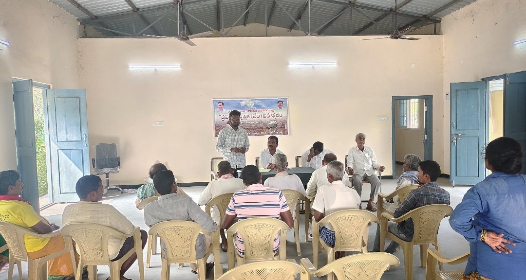 ChadaLaxman's tweet photo. Good afternoon madam, today we have conducted WORLD SOIL DAY programme at RV of vailapalli cluster along with sarpanch,mptc,RBS- coardinators and farmers.
#dec5th
#WorldSoilDay2022
@Collector_YDR 
@ACLB_Yadadri 
@Anuradha_DAO https://t.co/aUX6LevnTS