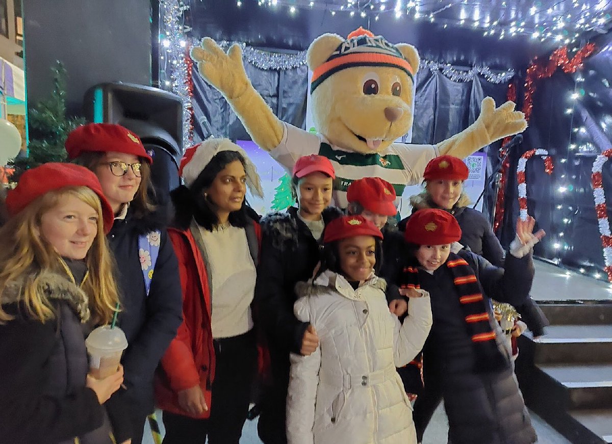 The lights at Ealing Broadway Dickens Yard Christmas tree are ON Thanks @EalingTrailfans @ealingtfrugby Bruno bear, @Konnie_Huq @StGregorysSch choir @makeitealing @EalingShopping and the elves for doing the honours!