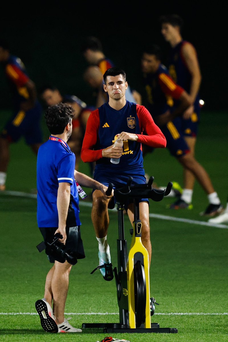 _BeFootball's tweet photo. Alvaro Morata : « Si l'Espagne gagne la Coupe du monde, j'apporterai le Soulier d'Or à Mbappé sur mon vélo. » 

(AS) https://t.co/Kam791cNSD