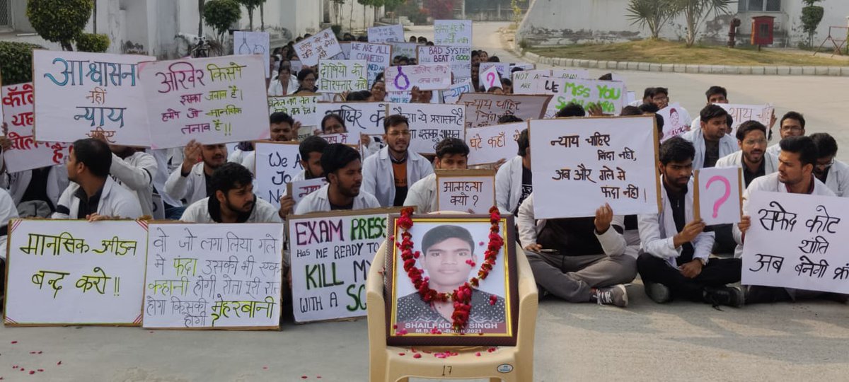vivek29july's tweet photo. Justice for Shailendra!!!
It's more than 48 hours still no action taken against the culprits.
Arrest the culprits.
#justiceforshailendra
#arresttheculprits
#suspendpculprints
@PMOIndia
@CMOfficeUP
@myogioffice
@brajeshpathakup
@IMA_MSNIndia
@IMAIndiaOrg
@imamsnup 
@NMC_IND https://t.co/gDrLVBQGVj