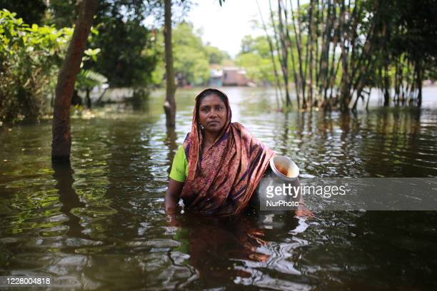 #ClimateCrisis is a #WaterCrisis.
A woman is seen carries pot to be collected drinking water at a flooded area at Dhamrai in #Dhaka, #Bangladesh 🇧🇩 on August 11, 2020.
.
#ClimateJustice #ClimateAction 
#LossAndDamageFinanceNow
#BangladeshAlreadySuffering
#SaveFutureBangladesh