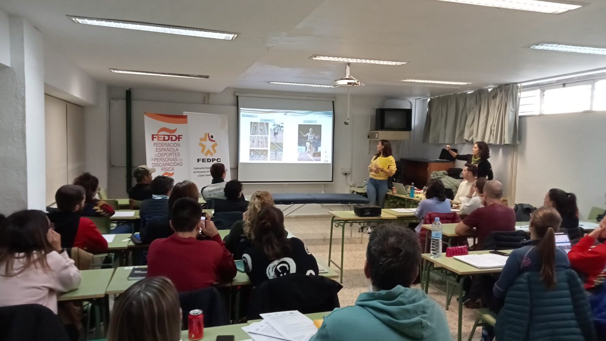 _FEDPC_'s tweet photo. 📢 La FEDPC y la FEDDF organizan con éxito un curso de Clasificador Nacional de Atletismo especializado para Personas con Discapacidad Funcional 

Más información 📰 en el siguiente enlace 👇
https://t.co/l8TIFhuNOT https://t.co/TVkLiTR3zT
