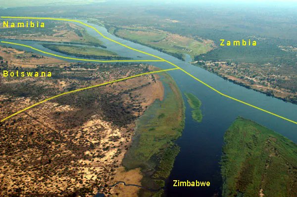 jaimelescartes's tweet photo. Les frontières entre la Namibie, la Zambie, le Botswana et le Zimbabwe, sur le fleuve Zambèze
#afrique #fleuve #funwithmaps #mapdesigner #mapmakers #mapoftheday #mapper #mapsarecool https://t.co/oRevxEzLdG