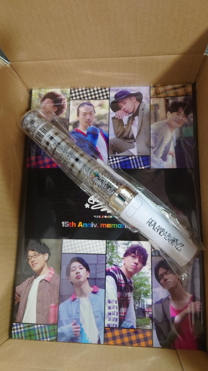 buchihisui's tweet photo. やっと届いたー!!!
写真集開ける前からニヨニヨしてしまうwww
#RAB15th https://t.co/1NixCHiHCG