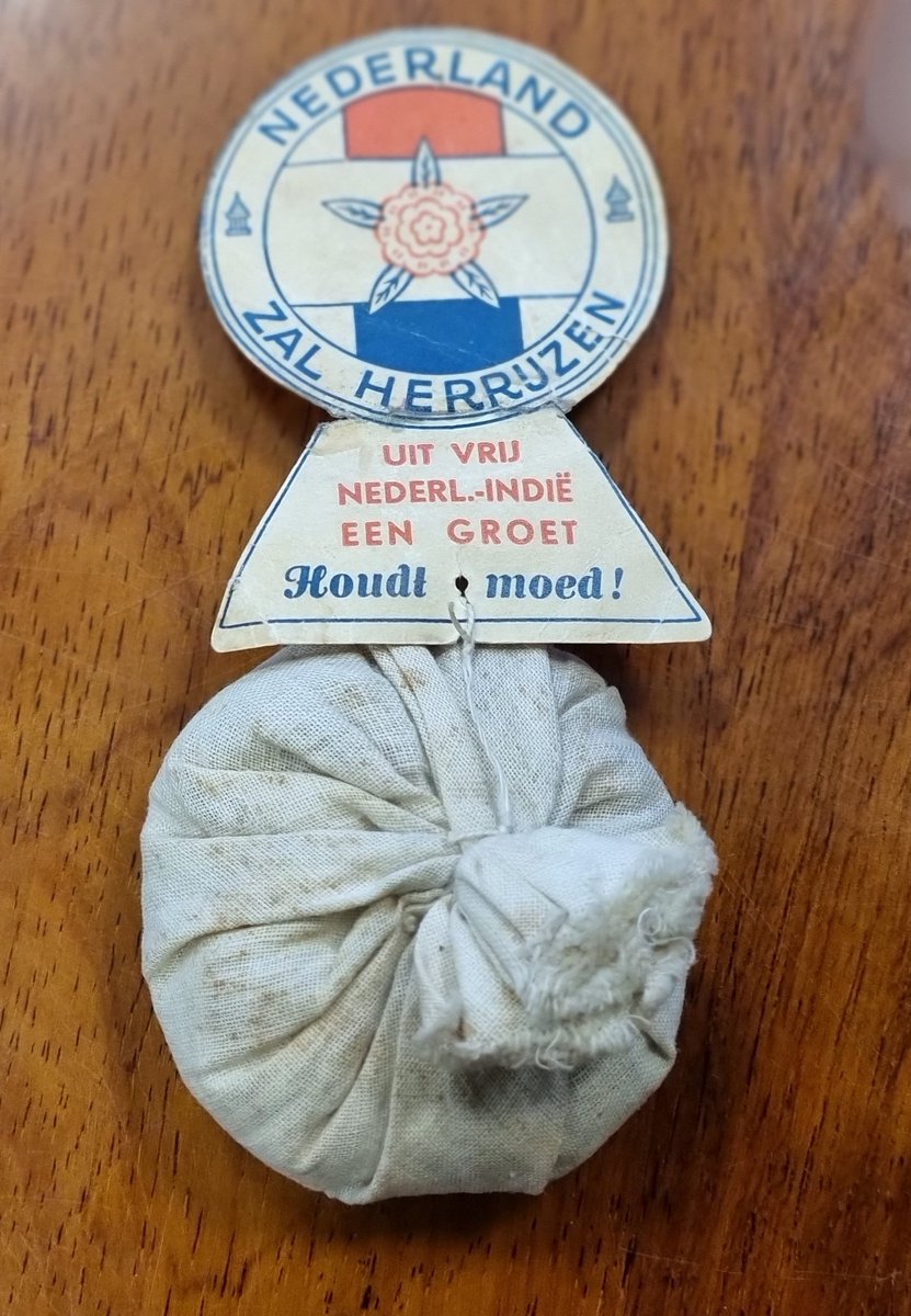 arcovdlee's tweet photo. @bouwman62 Er werden ook theezakjes gedropt. Er zijn er nog twee over: in Overloon en #Barendrecht. 
https://t.co/AHdPFctGHG https://t.co/JlKZi8llyG