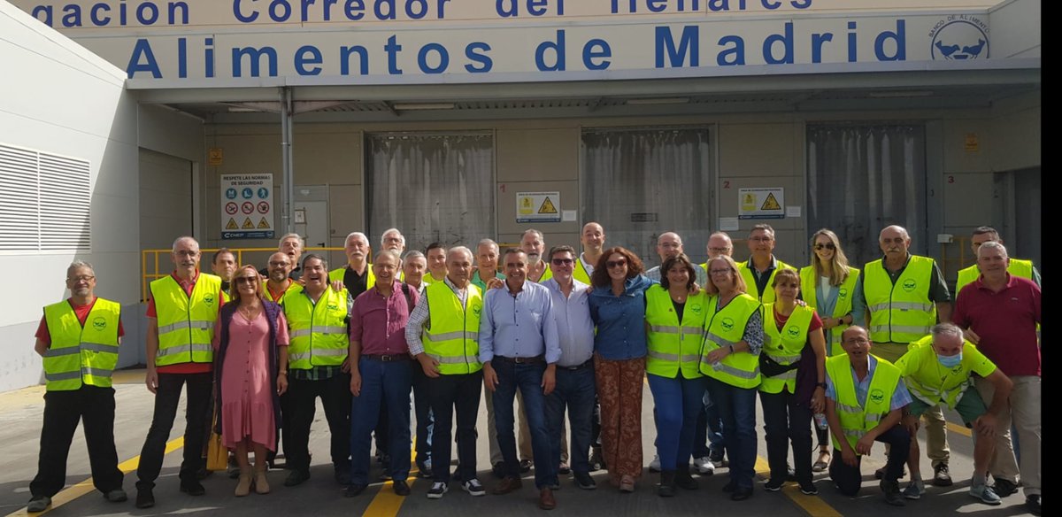 bancoalimadrid's tweet photo. Hoy es el Día Internacional del #voluntariado 🫂 y queremos felicitar a todas las personas que de un modo desinteresado colaboran con nuestra entidad. Pero, sobre todo, queremos darles las GRACIAS ✨porque las voluntarias y los voluntarios son la esencia de la #FBAM. https://t.co/fsgxnrb6SS