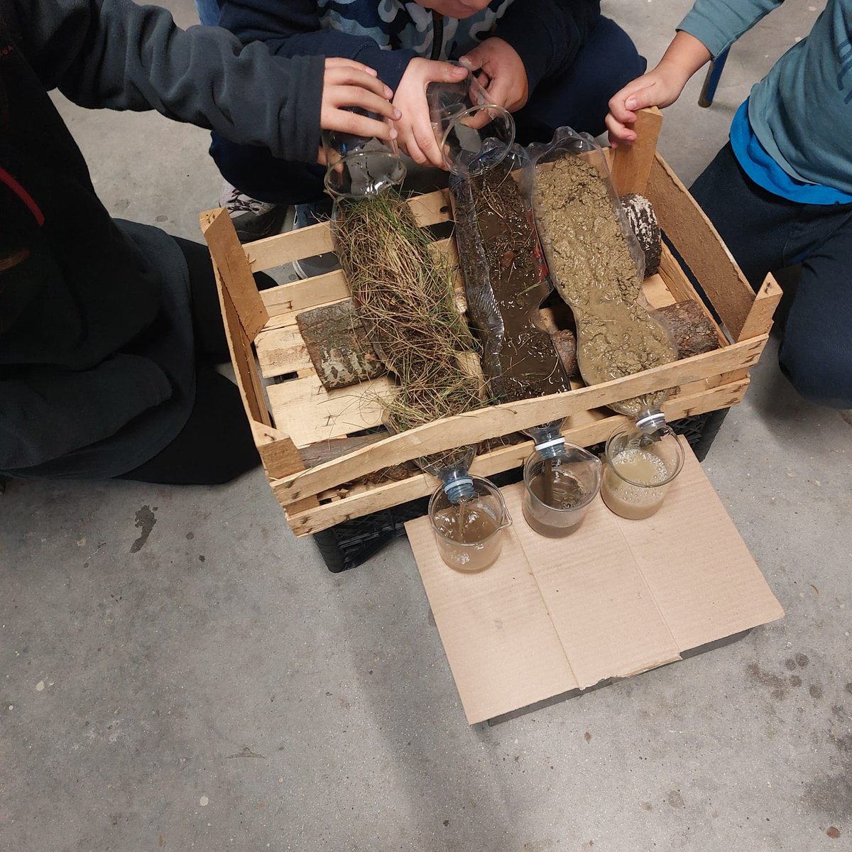 icram77's tweet photo. #WorldSoilDay @CnrStems
Learning how soil is fundamental and how to save it... with a game and experiment in the Meana di Susa primary school!
Imparare quanto il suolo è fondamentale e come proteggerlo... con un gioco ed un esperimento nella scuola elementare di Meana di Susa! https://t.co/mjDRHFVsHy