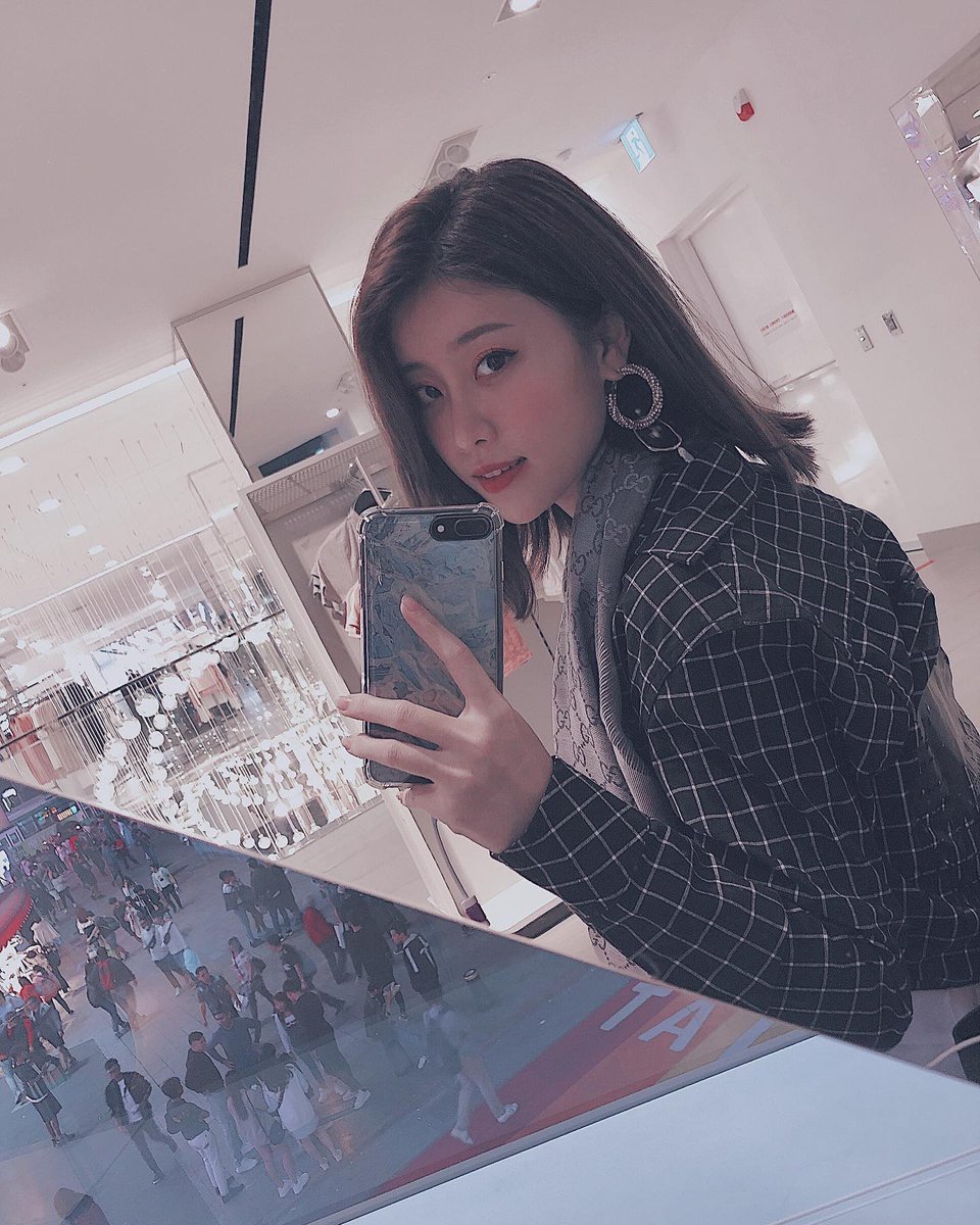 iwananakbkc's tweet photo. I am a narcissistic person, I dare not fall in love easily, because I am afraid that I will be jealous!#selfie @obeyclothing https://t.co/MFkWAcJVG9