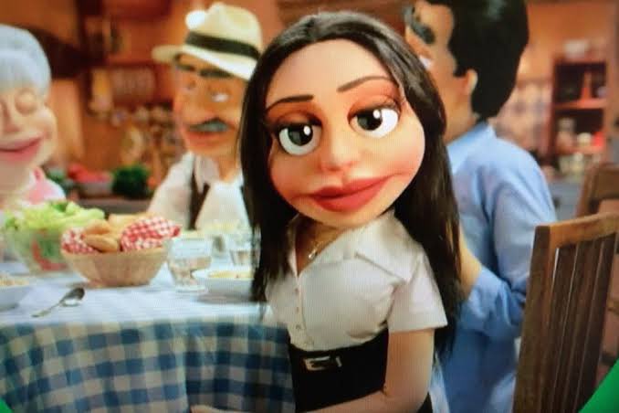 abbzbutler's tweet photo. the White Lotus manager staring at her front desk girly from across reception like: https://t.co/5mKTzFaCX1