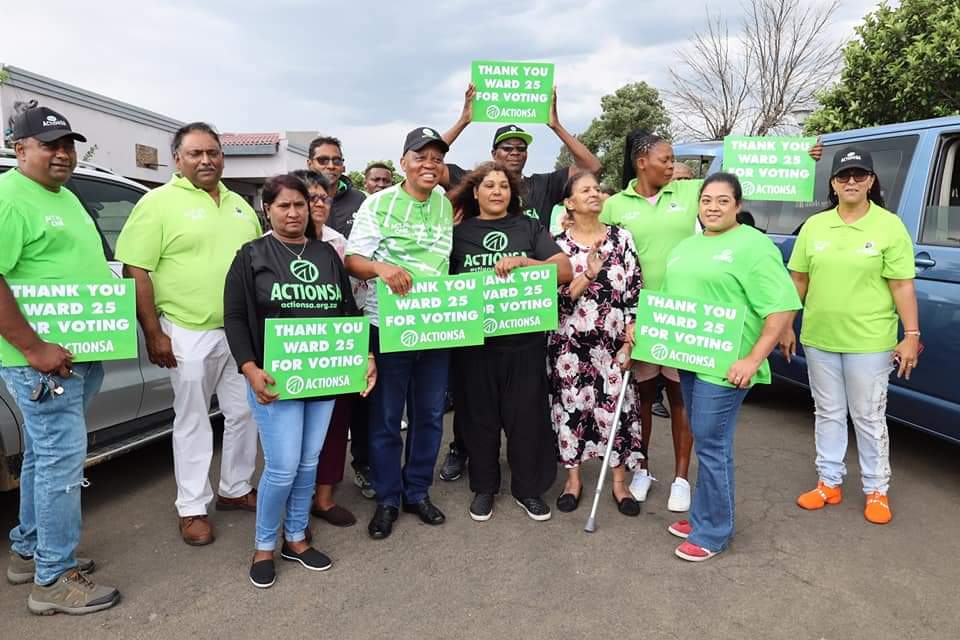 Action4SA's tweet photo. President @HermanMashaba is at Smartiesville Newcastle with ward councillor Shandy Singh, to thank Community members for voting ActionSA in the 2021 Local Government Elections!
Newcastle is ready for a party that puts words into Action!
#ReadyForAction
#LetsFixNewcastle https://t.co/KprgvsOguD