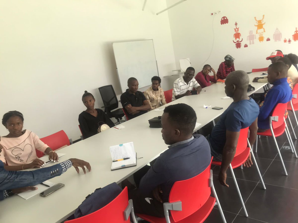 FoAAngola's tweet photo. Mesa redonda sobre Competência em Lideranca. Reflexão e troca de experiência com os Líderes de Namakunde província do Cunene. Realizado pela Friends of Angola,financiado pela National Endowment for Democracy (NED)
#FriendsofAngola. https://t.co/EvAn6JjZ71