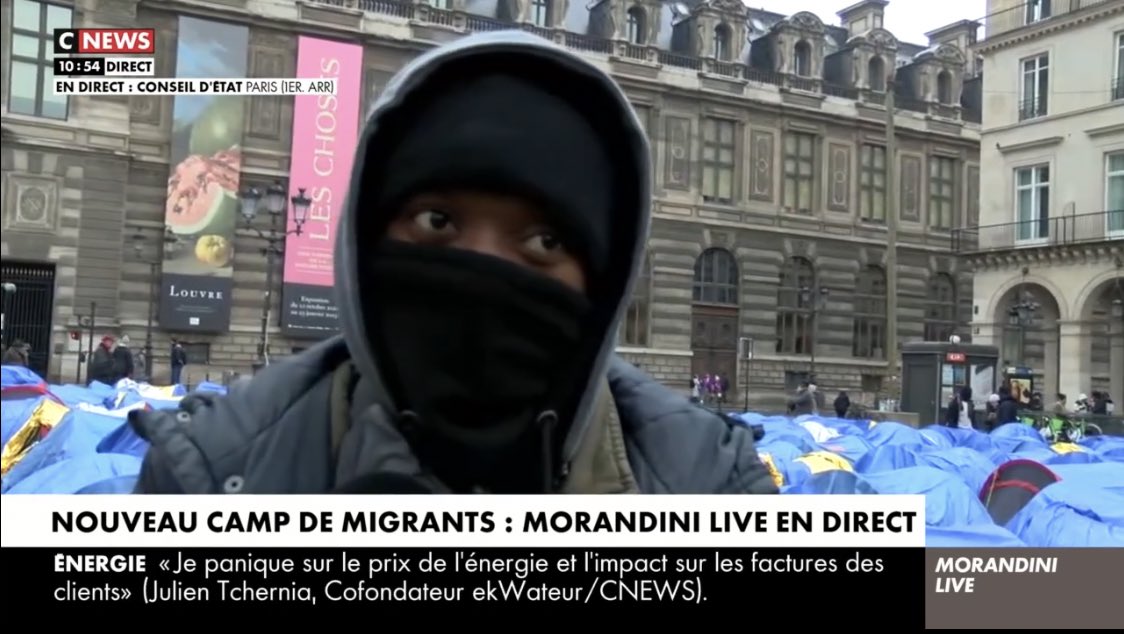 sistadunet's tweet photo. « Des mineurs » avec des voix d’homme de 30 ans et + ! Les associations se foutent de la gueule des français avec des histoires à dormir debout ! Le mec vient du Sénégal 🇸🇳 S’il a 16 ans alors moi j’en ai 12 ! Cache tout son visage pour parler ! #foutageDeGueule #morandiniLive https://t.co/96Zj3EsMZb
