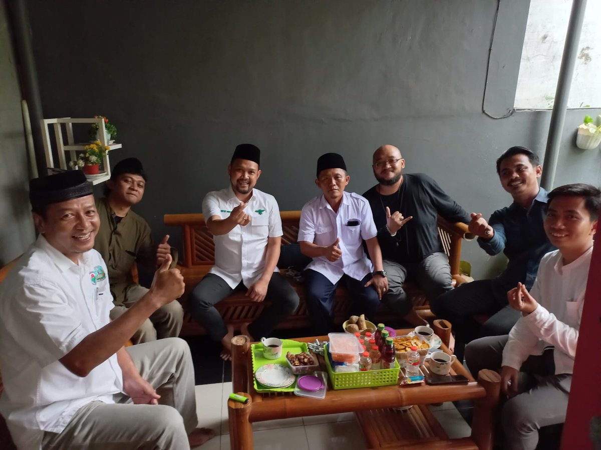 ENGERjbr's tweet photo. #TPPKeurenn
#TPPJatim
#TPPKabJember
@jokowi 
@halimiskandarnu
@cakimiNow
@DPWPKBJatim
@Ari_Asharie
@Mift4hulMunir
@GosBrodhen_73
@cak_furi1
@maulanakpw
@Nuri_Maulidi_Z
@UBerdesa
@faidy_sujaie
@itqon_syauqi
@ayub_elgenaro
@ENGERjbr
@pietwae
@benjosss04
@dedik1983 https://t.co/htrijMXe4q