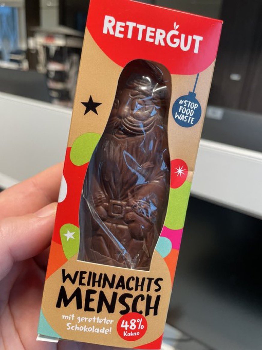 Mars_steht's tweet photo. @a_nnaschneider Wenn ich mir so einen woken Hipster vorstelle, der seinem Kind einen Weihnachts“Menschen“ schenkt und insgeheim darauf hofft, dass sein Kind sein Geschlecht wechselst, um dann du sagen, das sei seiner toleranten Erziehung zu verdanken, wird mir übel. Nein zur Kinderverstümmelung! https://t.co/y7JkWf7pOE