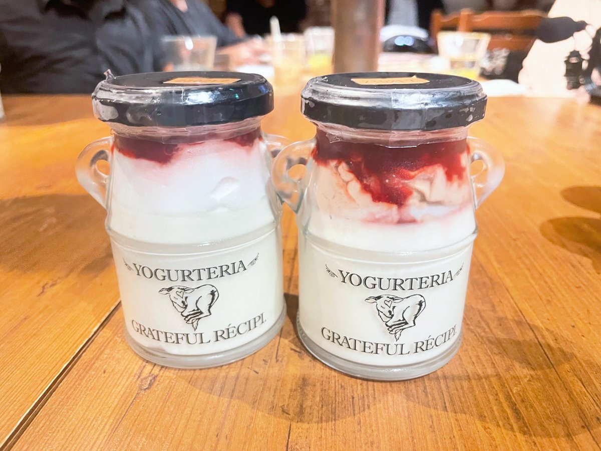 asumi_hiraoka's tweet photo. 甘い×濃厚×さっぱり🥛
新感覚の贅沢スイーツです✨

なんと【ヨーグルトが全体の40%】
いちごの酸味もたまりません💓👏

私は2瓶を
あっという間にペロリといただきました🫣

#LECHO　#ババロワちょクリーム苺のせ　
#lovestock #ラブストック　#スイーツ　#ヨーグルト　

https://t.co/nnyxN5po8j https://t.co/tjJXmmeuOv