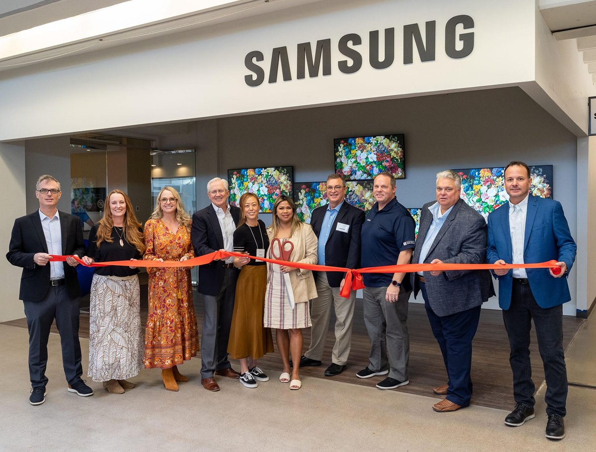 Samsung Electronics refreshes its Executive Showrooms with HDANYWHERE #technology behind every display.

9 stacked MHUB S units is behind the flawless 4K content delivery at the stunning new #samsung Dallas Executive Briefing Center.

hdanywhere.com/samsung_refres…