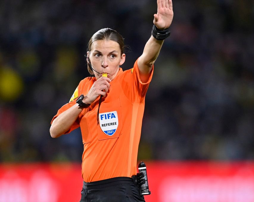 cheveux_jaune's tweet photo. Les femmes ont désormais l’interdiction d’arbitrer les matchs de la coupe du monde tlm elles sont guez https://t.co/GpQueejlkq