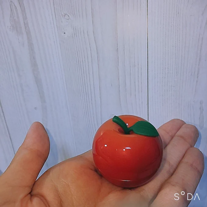 この時期多いからありがたいぃ~リップもにしてるんだけどのマルチバーム発見して買っちゃったぁ~可愛いぃ~❁⃘*.゜型のケースはちゃめちゃに可愛いなぁ~~~❁⃘*.゜ 