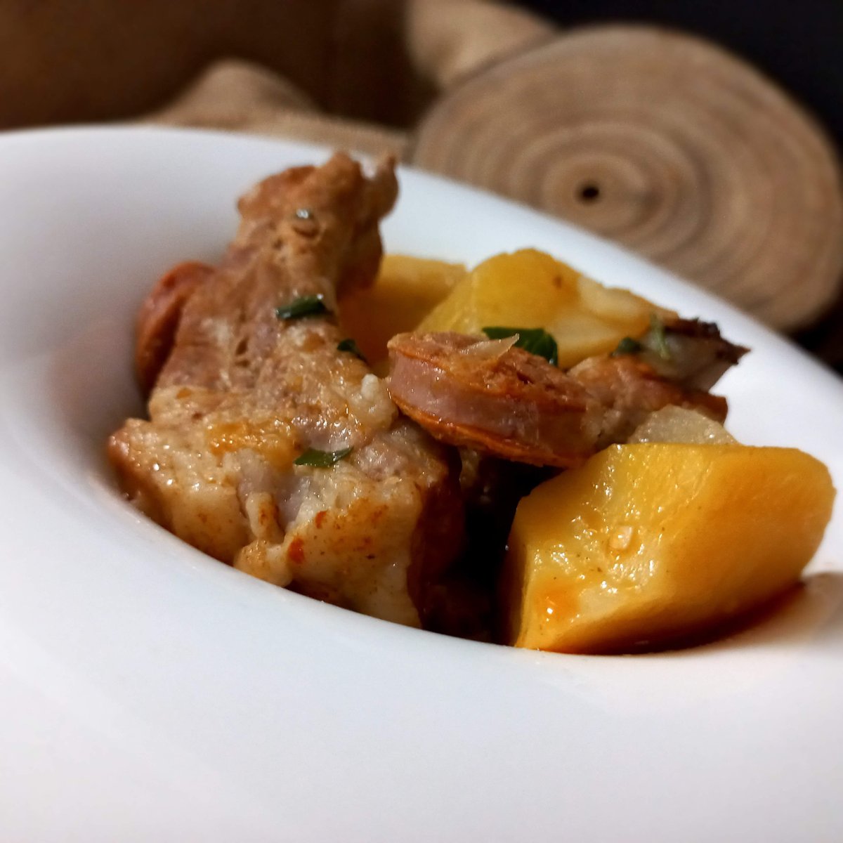 recetasdecarol's tweet photo. Con la llegada de frio apetecen platos de cuchara, como estas fabulosas patatas con costillas adobadas.
Receta tradicional donde prima la calidad de los ingredientes, como el #aove @oleonavas  el toque final!!
 @MariaAsenjo @marbAllStars @OakPower 

https://t.co/ZBStXUitqx https://t.co/mTjlmbdm3v