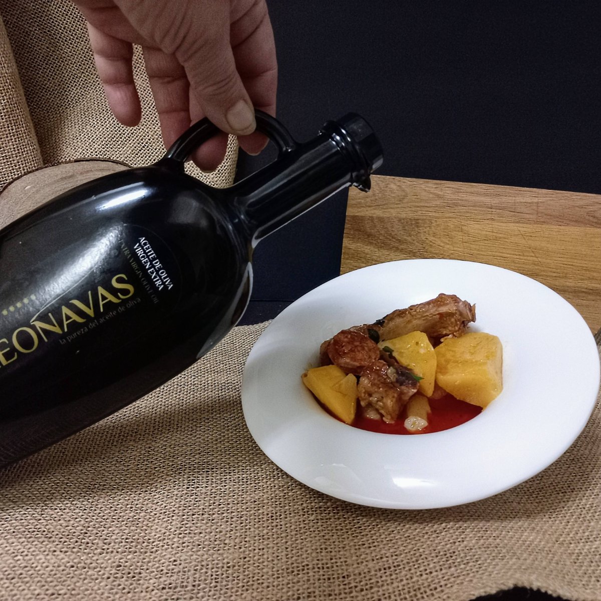 recetasdecarol's tweet photo. Con la llegada de frio apetecen platos de cuchara, como estas fabulosas patatas con costillas adobadas.
Receta tradicional donde prima la calidad de los ingredientes, como el #aove @oleonavas  el toque final!!
 @MariaAsenjo @marbAllStars @OakPower 

https://t.co/ZBStXUitqx https://t.co/mTjlmbdm3v