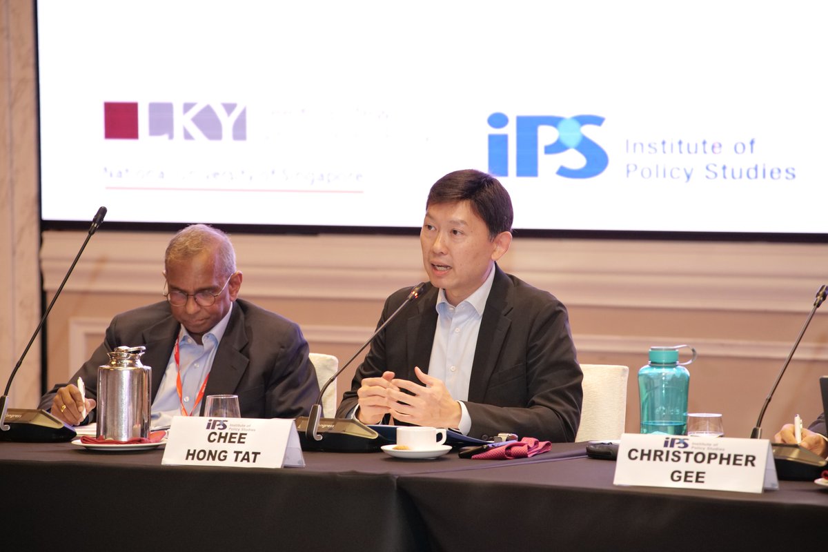 IPS_sg's tweet image. The 37th Singapore Economic Roundtable took place earlier today. Held biannually, the Roundtable serves as a meeting of private sector economists, business leaders and policymakers to discuss and debate major macroeconomic policy issues facing the domestic economy. (1/5)