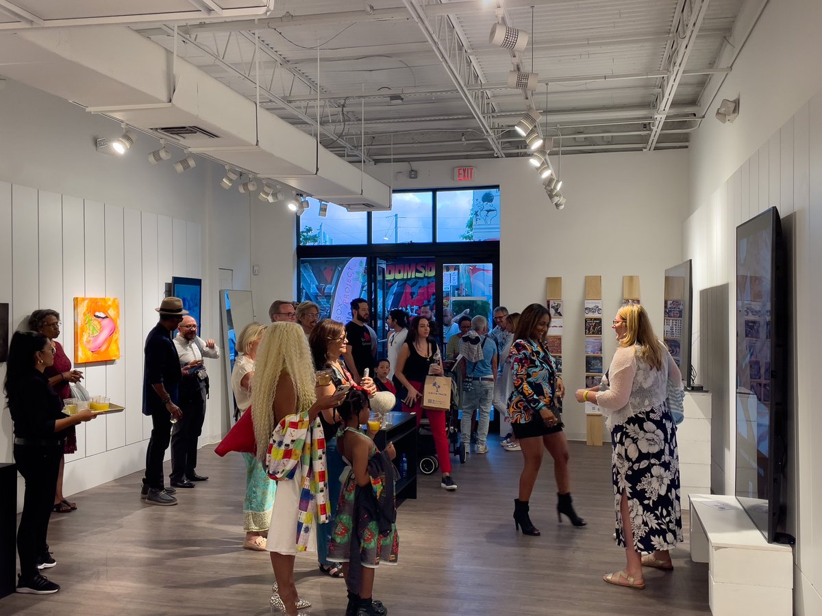 kwojciechowicz's tweet image. As promised, here are some additional photos from the Art PArty that took place yesterday at the Art Box Project in Wynwood, Miami. I couldn't be there in person, but fortunately I received some pictures :) #kamaarts #artboxprojects #nefertiti #miami #kamilawojciechowiczkrauze