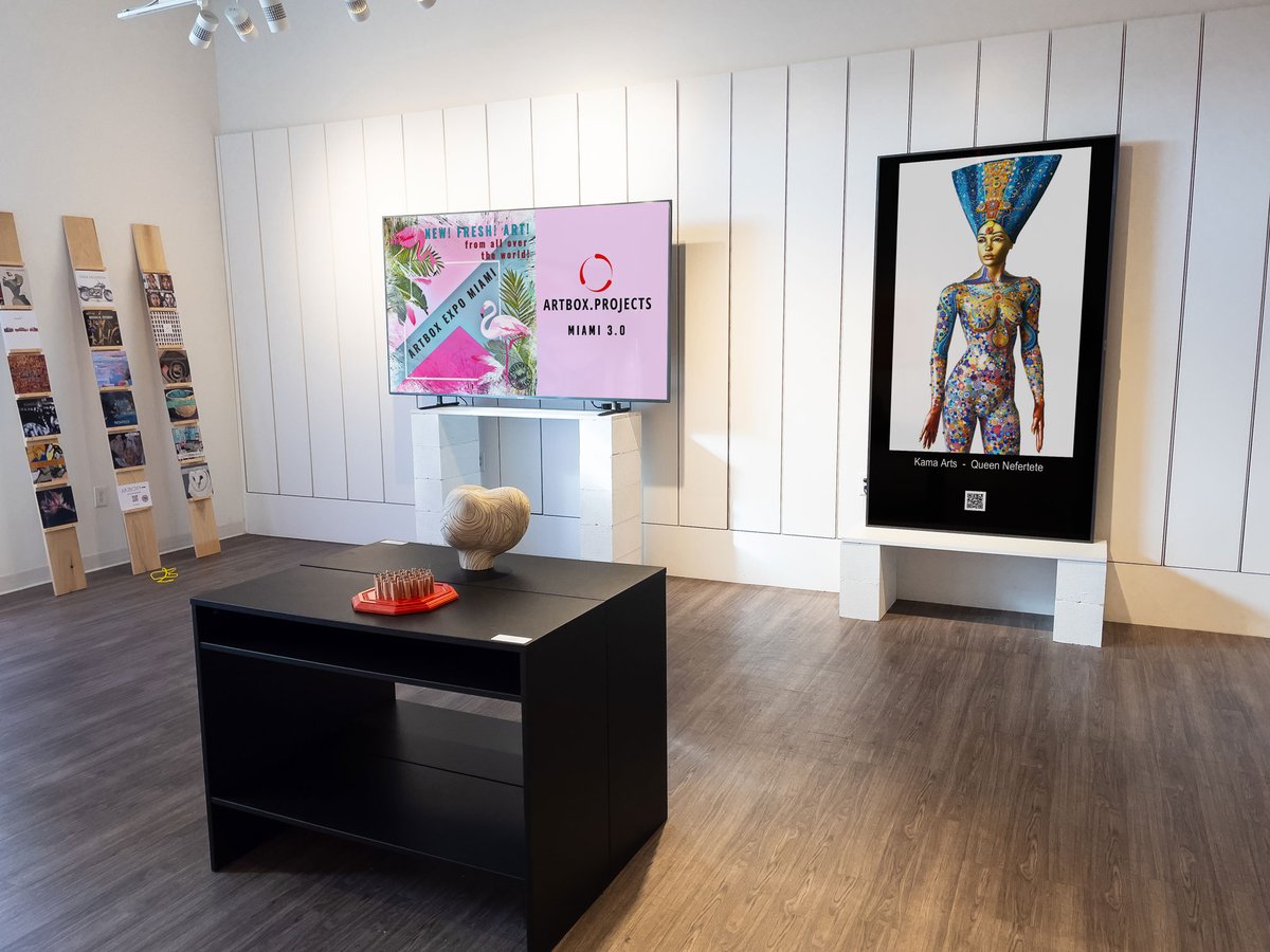 kwojciechowicz's tweet image. As promised, here are some additional photos from the Art PArty that took place yesterday at the Art Box Project in Wynwood, Miami. I couldn't be there in person, but fortunately I received some pictures :) #kamaarts #artboxprojects #nefertiti #miami #kamilawojciechowiczkrauze