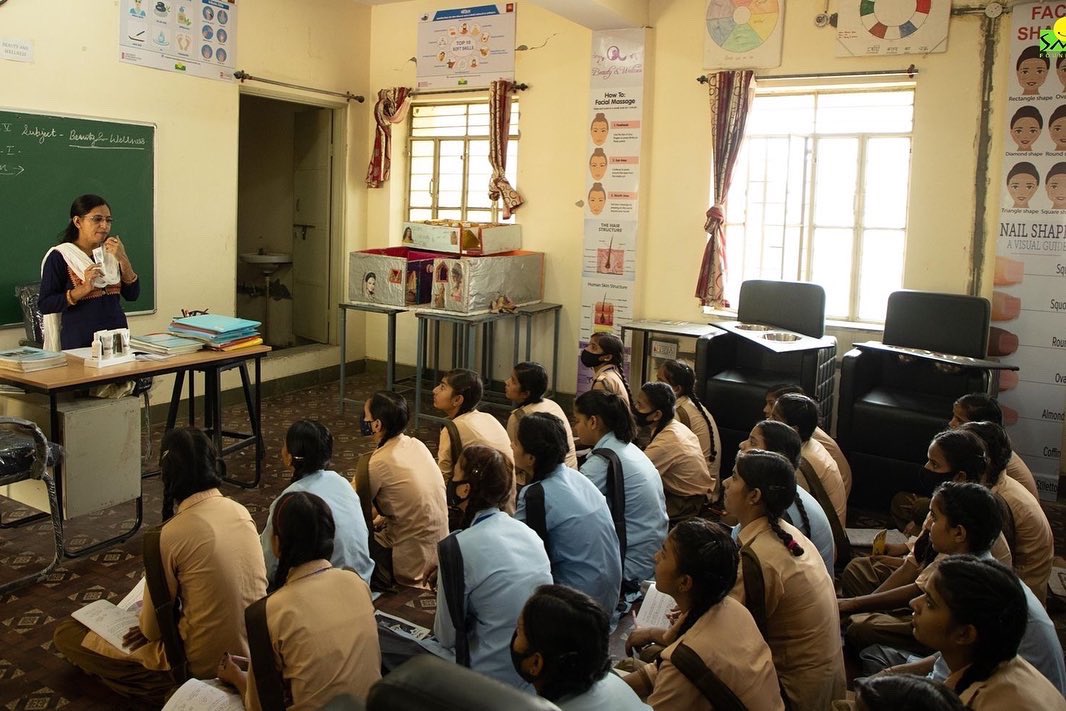smilefoundation's tweet photo. Under the #ProjectManzil, more than 35,000 girls in Govt. schools in Rajasthan are provided counseling and employability skills training. Manzil aims to empower adolescent girls to realise their career goals & aspirations, reducing early marriage.
@IPEGlobal
#girlpower https://t.co/sd8HbbJKCY