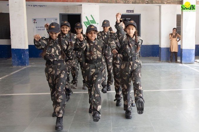smilefoundation's tweet photo. Under the #ProjectManzil, more than 35,000 girls in Govt. schools in Rajasthan are provided counseling and employability skills training. Manzil aims to empower adolescent girls to realise their career goals & aspirations, reducing early marriage.
@IPEGlobal
#girlpower https://t.co/sd8HbbJKCY
