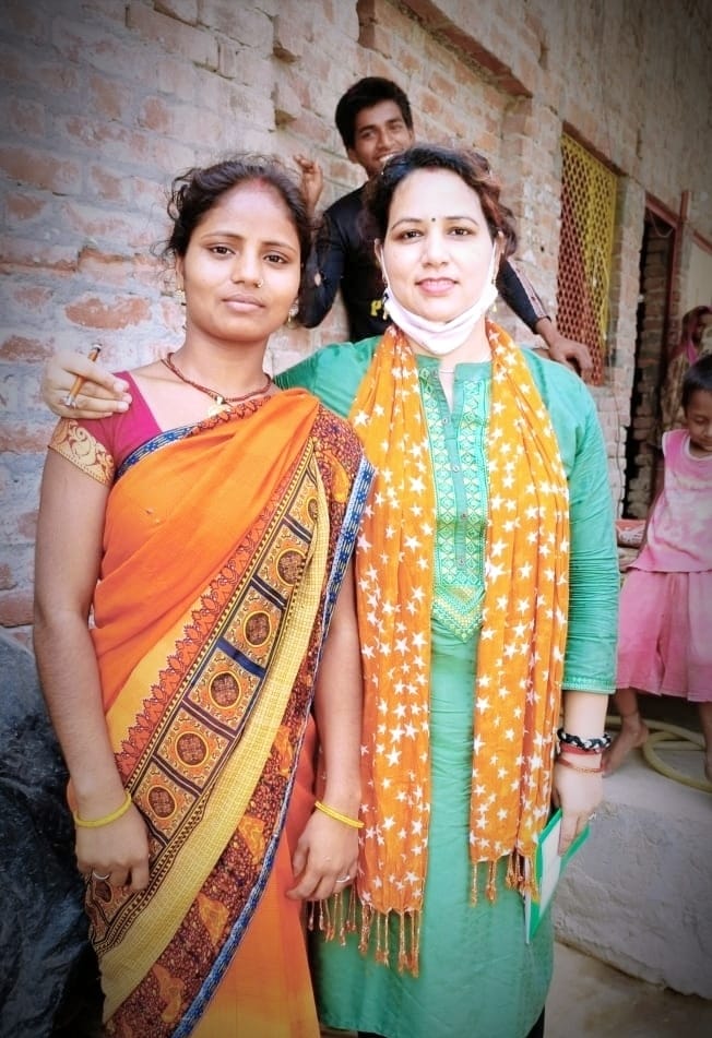 क्षेत्रीय भ्रमण में मिली पुरानी छात्राएं ..❣️