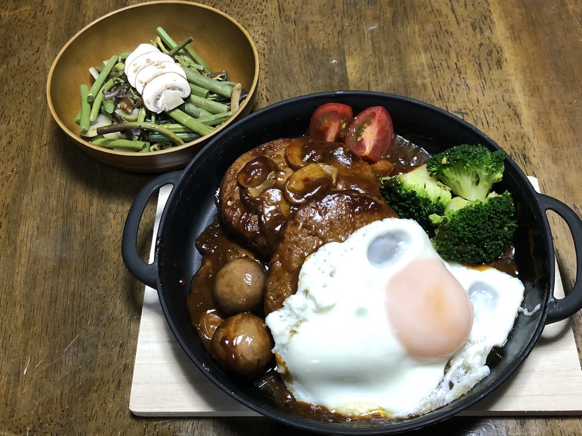 YY45670884's tweet photo. 山菜とキノコの炒めと、レーテハンバーグ目玉焼きのせ！！！！！

#ハーヴェステラ https://t.co/NXdguWtVgw