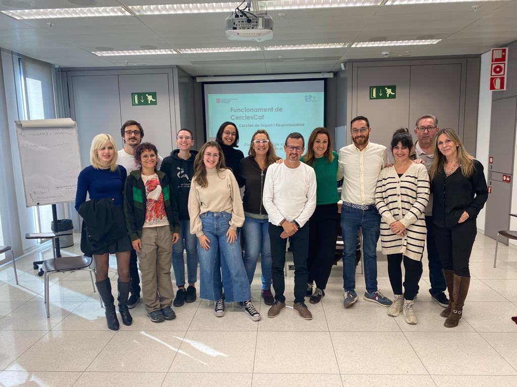 fundsalcom's tweet photo. En el Día Internacional del Voluntariado reconocemos y agradecemos la dedicación de las personas voluntarias que dedican tiempo y esfuerzo para la prevención del abuso sexual en #CerclesCat #sinelvoluntariadonoseriaposible #nomasvíctimas #nohaysecretos #DIV22 @justiciacat https://t.co/akKIdzyqVa