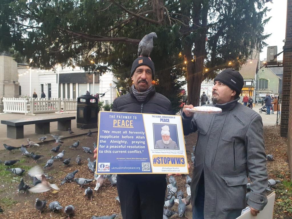 Ansar Ullah uk Bashir region on stop world war 3 campaign at Kingston high street Sunday 04/12/22