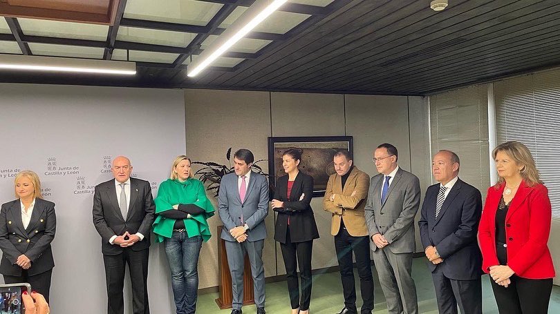 Diputación de Zamora (@dipuzamora) on Twitter photo Hoy hemos acompañado 🫂 a 👉🏼 Leticia García en su toma de posesión como nueva Delegada Territorial de la <a href="/jcyl/">Junta de Castilla y León</a> en #Zamora
Seguiremos manteniendo la misma linea de colaboración 🫱🏼🫲🏻y lealtad institucional para poner en marcha ✅ proyecto en beneficio de todos los #zamoranos 🥰 Hoy hemos acompañado 🫂 a 👉🏼 Leticia García en su toma de posesión como nueva Delegada Territorial de la <a href="/jcyl/">Junta de Castilla y León</a> en #Zamora
Seguiremos manteniendo la misma linea de colaboración 🫱🏼🫲🏻y lealtad institucional para poner en marcha ✅ proyecto en beneficio de todos los #zamoranos 🥰