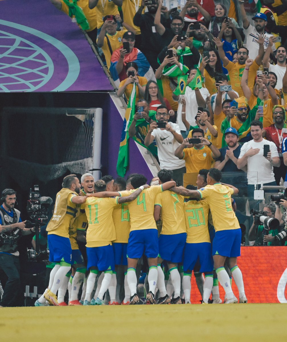 EsporteDinamico's tweet photo. HOJE TEM BRASIL! HOJE TEM OITAVAS DA COPA! 🇧🇷🇧🇷🇧🇷🇧🇷🇧🇷 #SeleçãoNoED #CopaNoED

📸 André Mourão | MoWA Press https://t.co/d4W9GDaBjV