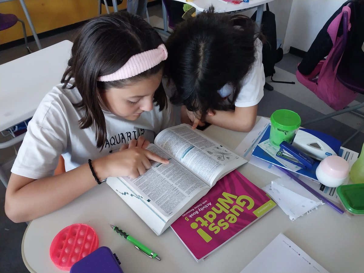 Using a dictionary correctly is one of the most important tools in the path of learning a language. 5th graders got the point in Skills lesson. #UmakesUglobal