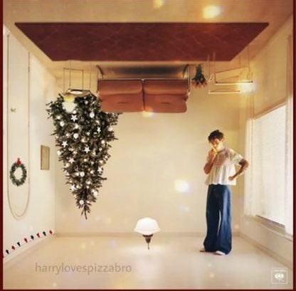 spicyraggi's tweet photo. harry’s house (Christmas version) https://t.co/DB0IoyxBSf