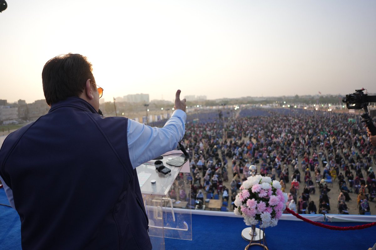 TalhaGhanchi10's tweet photo. معروف ٹی وی اداکار بہروز سبزواری کی بنو قابل ایپٹیٹیوٹ ٹیسٹ میں شرکت اور طالبات سے گفتگو
#banoqabilbyalkhidmat  #AlkhidmatKarachi #aptitudetest #girls  #کراچی_کی_بیٹیو_بنوقابل https://t.co/WxVwThc21F https://t.co/wBr1XGFhIA