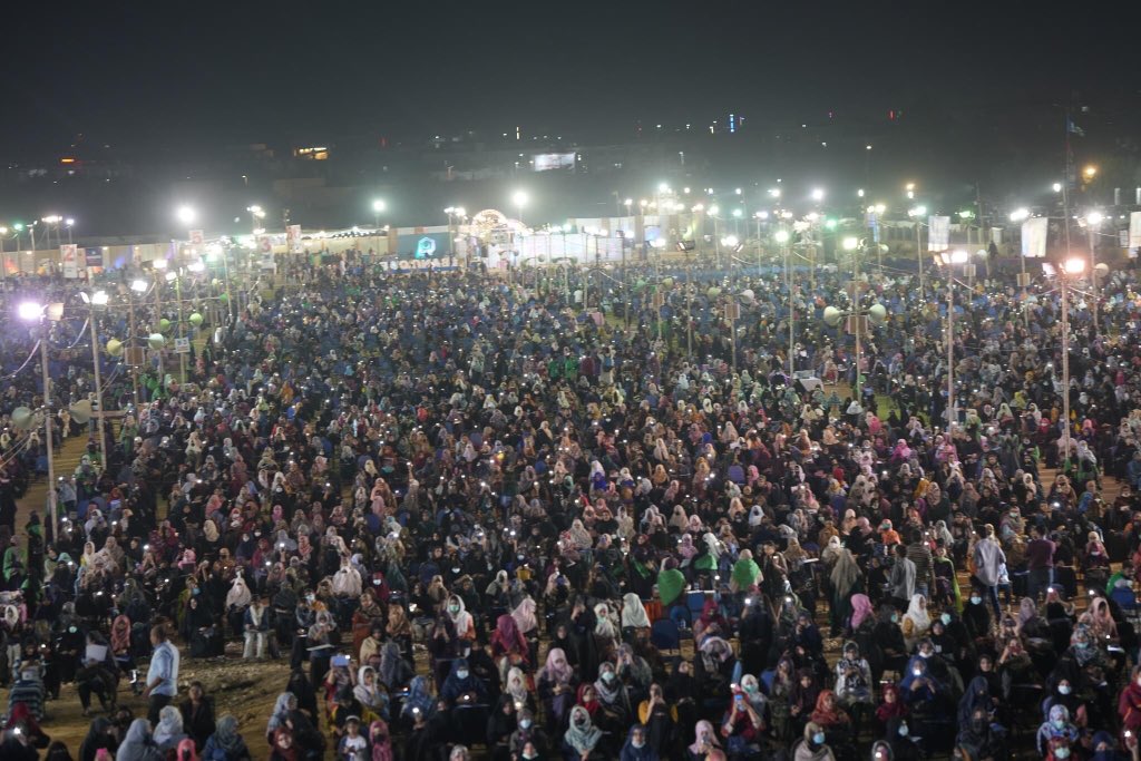 TalhaGhanchi10's tweet photo. کراچی کی تاریخ کا میگا ایونٹ 
الخدمت بنو قابل ایپٹیٹیوٹ پروگرام میں کراچی کی پر عزم ہزاروں طالبات کی شرکت
 #کراچی_کی_بیٹیو_پڑھوآگےبڑھو https://t.co/hGiW8lVJpg https://t.co/R62eLBFW2H