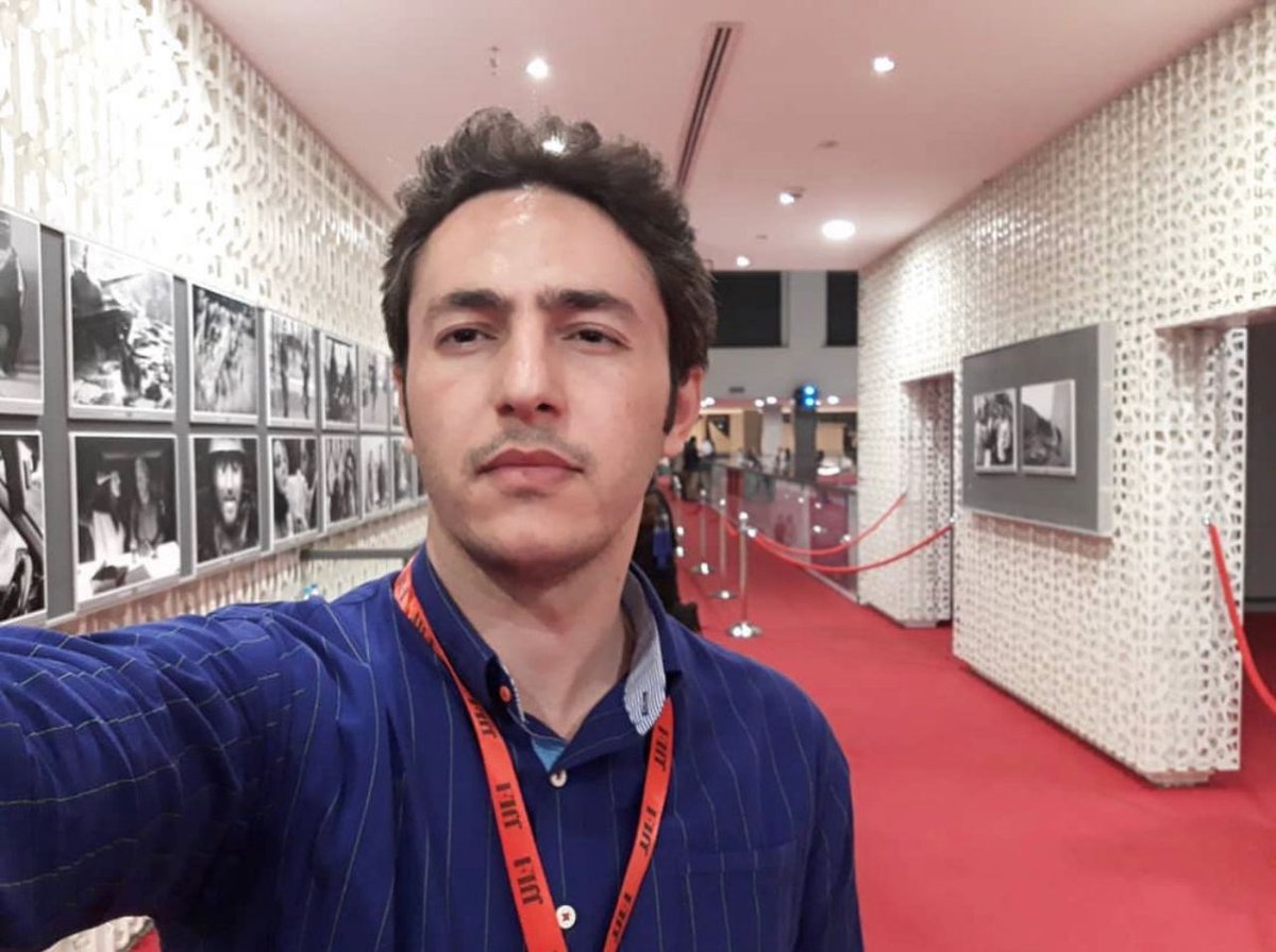 goliammar's tweet photo. بنا به اطلاع شبکه حقوق بشر کردستان(@KurdistanHRN) #زانیار_عزیزی کارگردان و هنرمند سنندجی روز شنبه ۱۲ آذرماه در منزل شخصی خود در خیابان جام‌جم در #سنندج توسط نیروهای امنیتی مقابل چشمان دختر خردسالش بازداشت و به مکان نامعلومی منتقل شده است.
#IranRevolution #مهسا_امینی #ژینا_ئەمینی https://t.co/e6gpSqdE3j