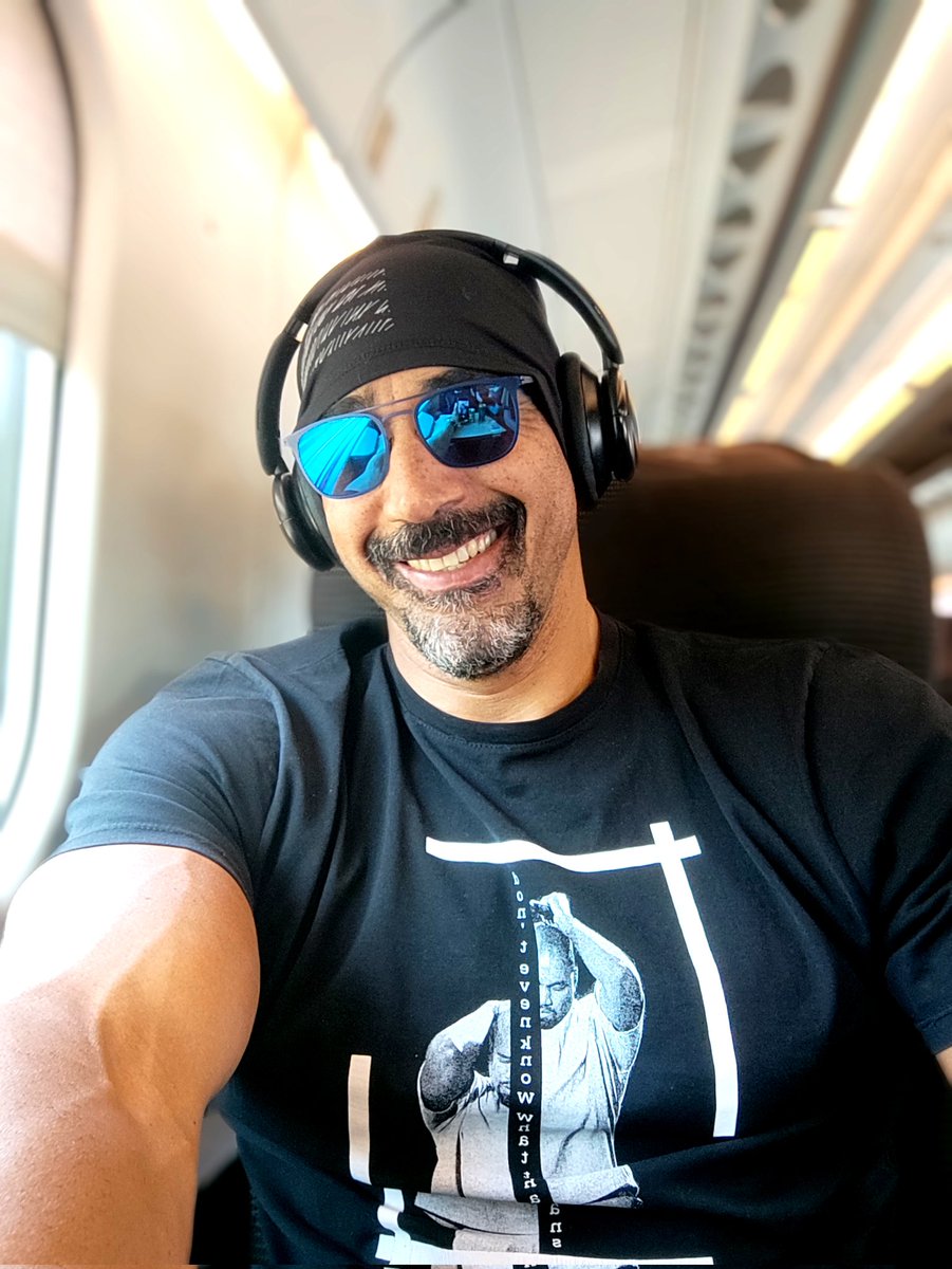 Ci vediamo stasera in puntata mi gente 😜 #gfv #allegriacubana #Smile