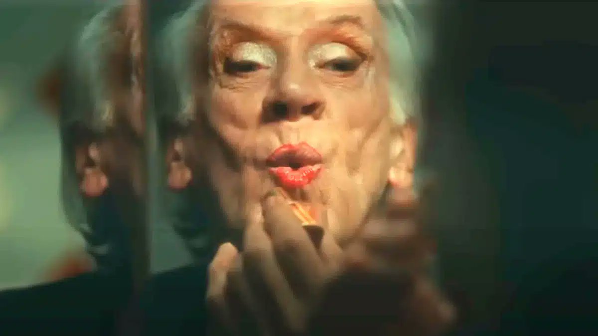 La campaña navideña de J&amp;B en apoyo a las personas trans se vuelve viral en redes: "Qué maravilla de anuncio" marketingdirecto.com/marketing-gene…