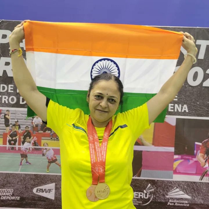 ParulBadminton's tweet photo. Proud to win a gold medal in Womens Doubles 🥇 and a bronze medal in Womens Singles 🥉 Couldnt have asked for a better tournament. Team India - upwards and onwards 🇮🇳🙌
#peru2022 #TeamIndia https://t.co/sQ3RzkEOSK