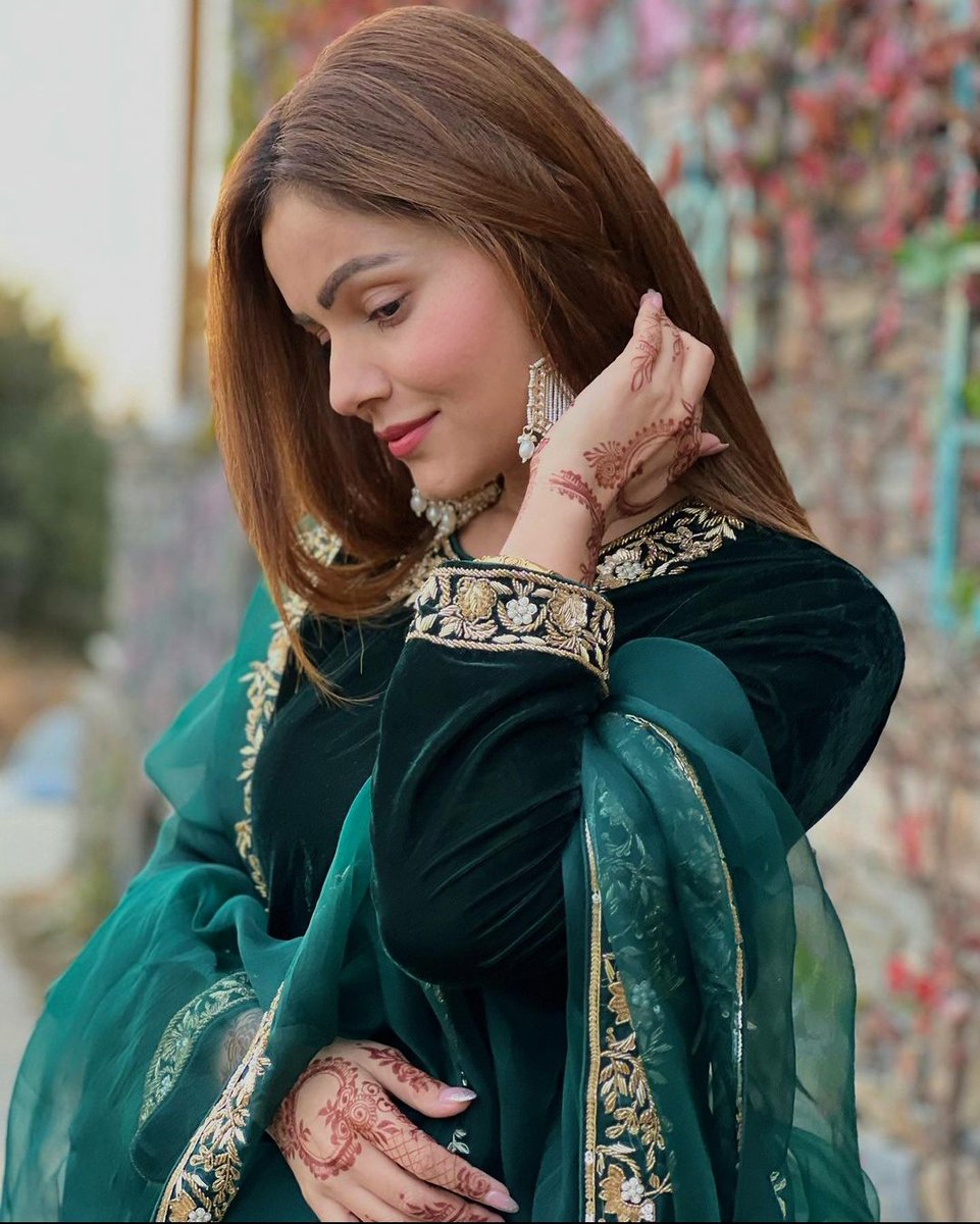 RubiDilaikTM's tweet photo. The most Dignified Celebrity &amp; The most Beautiful Woman on this Earth 💚

|| #RubinaDilaik ||@RubiDilaik || https://t.co/qNmjXTA5Ne