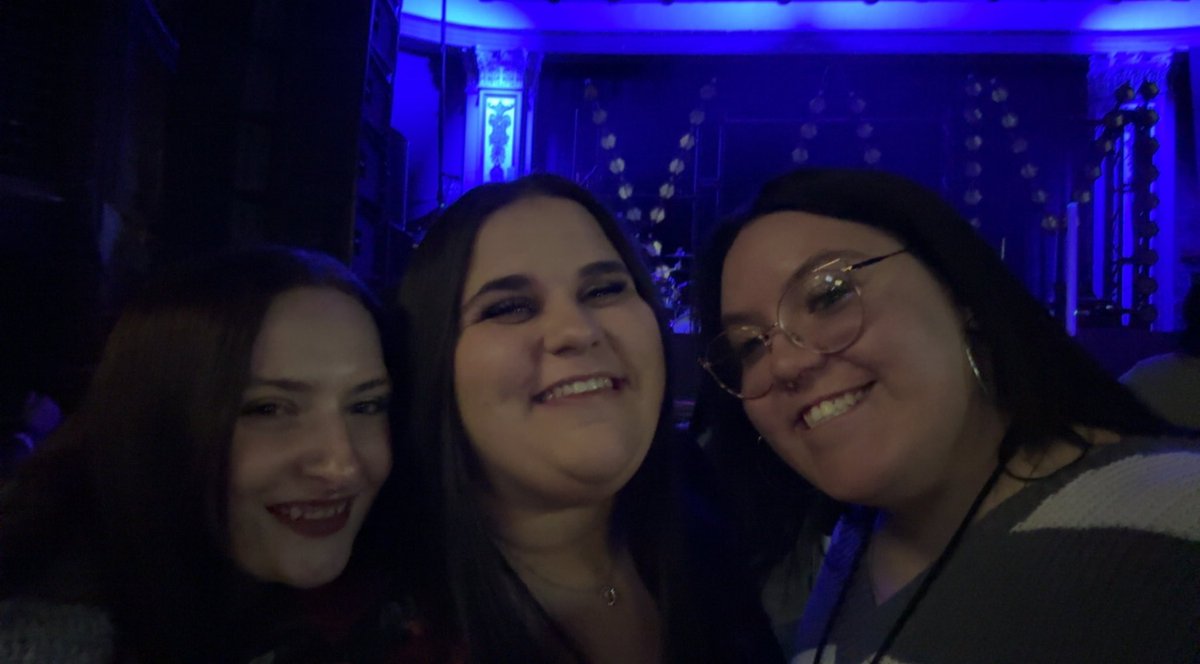 Christinaheree_'s tweet photo. Thankful for besties and concerts ❤️ last concert of 2022 was one for the books https://t.co/pZghjhkBGX