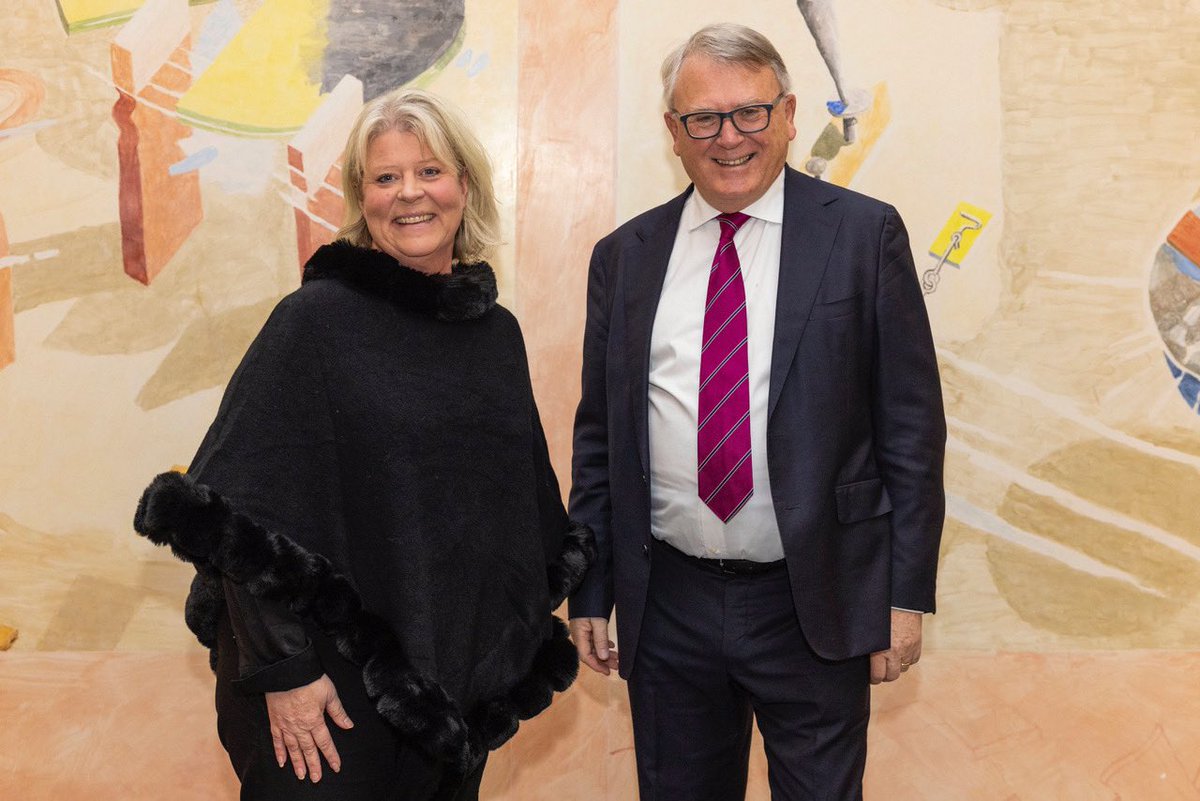 Pleasure to meet 🇸🇪 Minister Grönvall in Stockholm today ahead of the upcoming Presidency. 

We agreed on the need to work intensely to reduce homelessness in the EU, a problem everywhere. 

Implementing the #EUChildGuarantee is crucial. We must keep up the momentum.