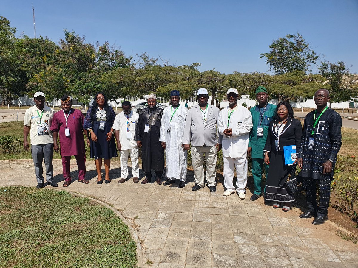 nissng's tweet photo. WSD Celebrations 2022 with the Theme: Soils Where Food Begins. Group Photograph with Dignitaries  and Schools Student. https://t.co/IYqq44A3gp