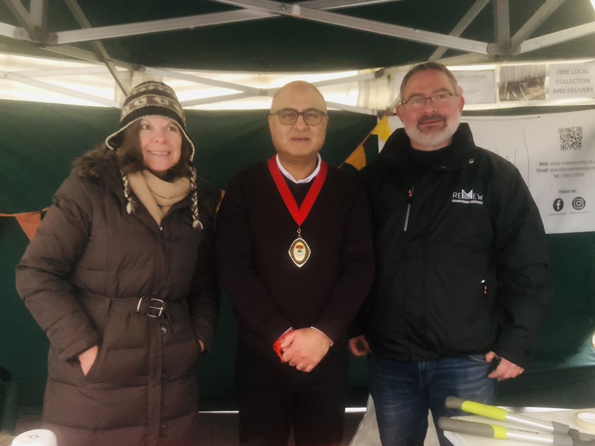 market_w3's tweet photo. Deputy Mayor - Cllr Tailor @Hitesh_T  visited the hub on Saturday as part of small business Saturday &amp; met with @renewsharpening &amp; @puzzled_by_plastic who had #Reduce &amp; #Recycle Hub stalls. #reducewaste #reuse #recycle #upcycle #lotteryfunded #marketw3 #actonw3community https://t.co/3SMzuuYrSz