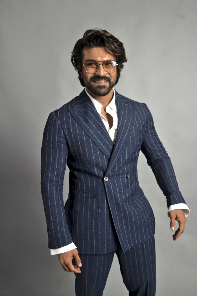 MadhuCharan2731's tweet image. RamCharan #TrueLegend @AlwaysRamCharan poses with the award😍🥰

#FutureOfYoungIndiaRC
#RamCharan